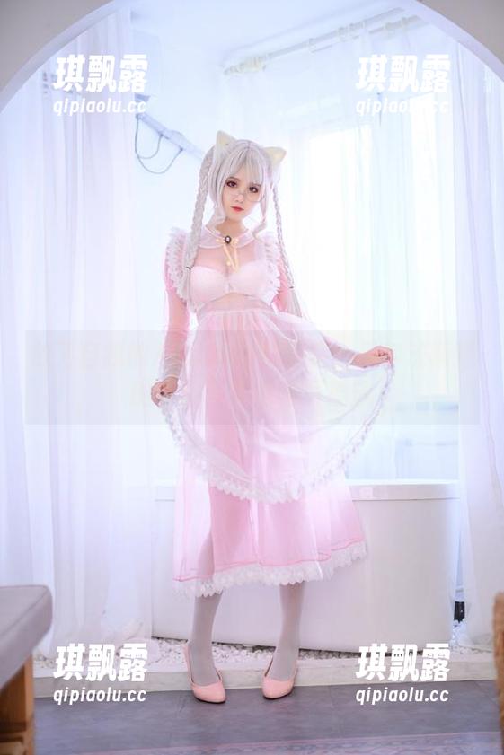 放飞自我的Akisoso秋楚楚：贝尔法斯特的女仆写真需谨慎播放