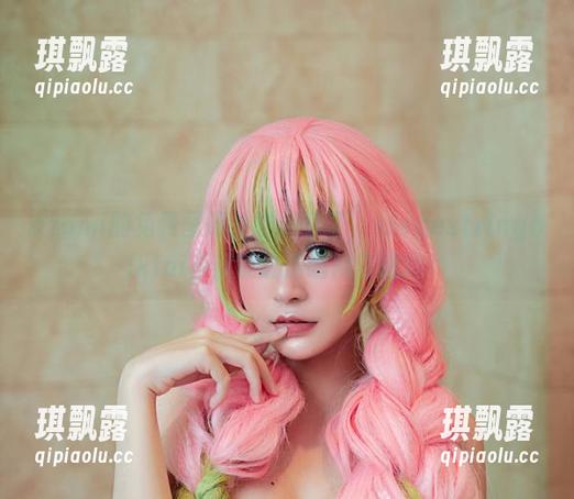 azami的免费图册：别搞错了，siegestringbikini不仅能让你晒得很尴尬！