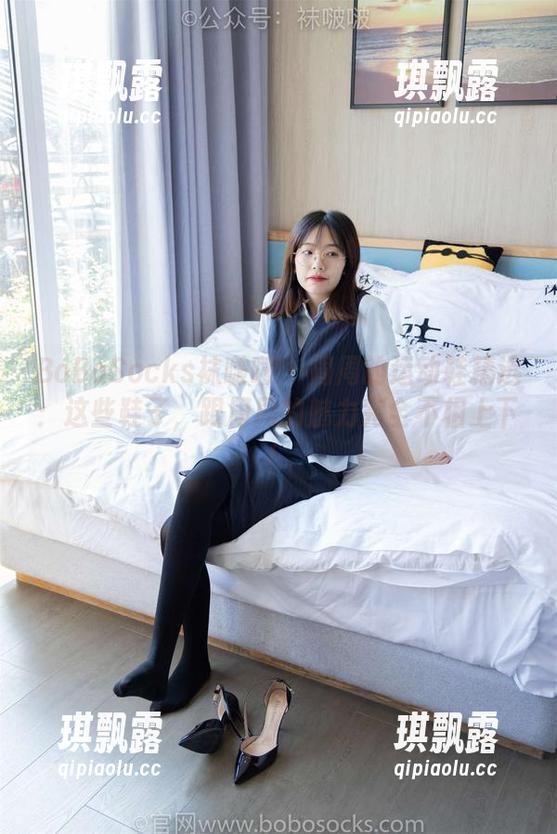BoBoSocks袜啵啵-周周 BoBoSocks袜啵啵 - 周周的运动鞋精选:这些鞋子,跟周周的魅力完全不相上下!