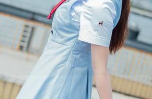BoLoli菠萝社 - 最新：Suki朱忆音比基尼原图，身材曲线让人想多聊几句。