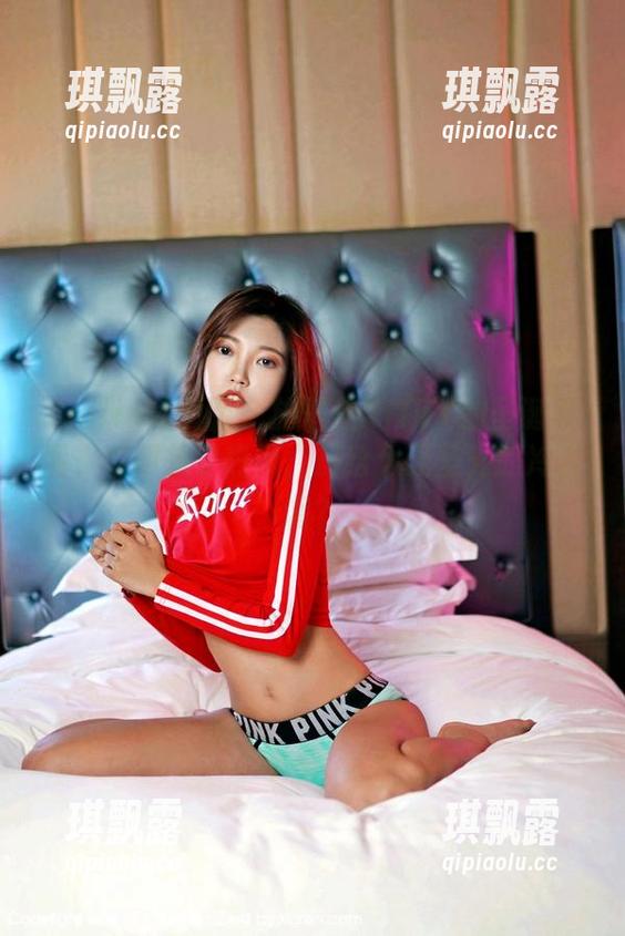 Feilin嗲囡囡 - 施忆佳KITTY的圣诞美图，明明想要热闹，却给个无圣光的冷调调？