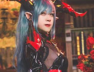 Hatori Sama的在线写真像是个放荡不羁的圣诞精灵,心中那点小鹿羞羞的啊~