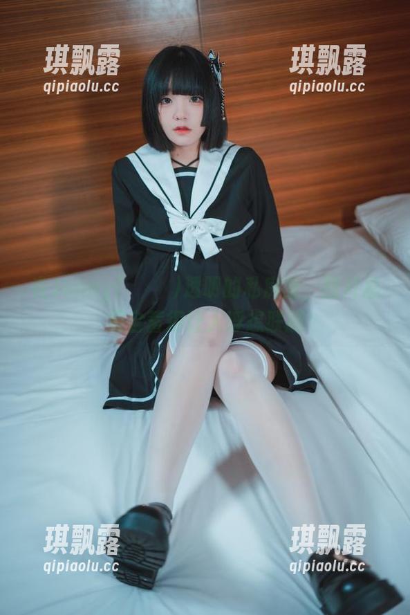 在Jenny(정제니)透明的私房里，图片总是含蓄得让人浮想联翩