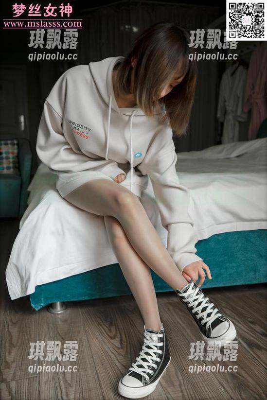MSLASS梦丝女神 - 看着灵唯的电喵浴缸福利，相信我，没人能拒绝这画面的诱惑。