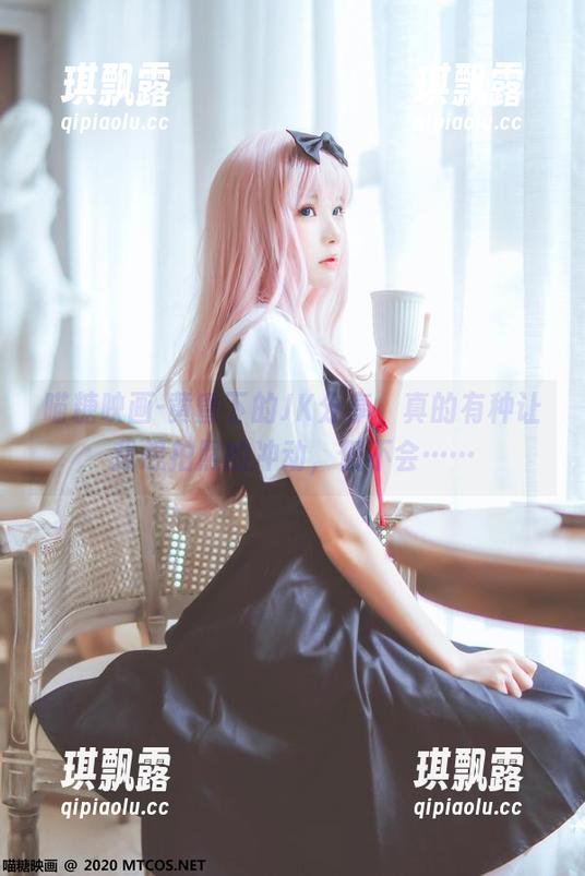 喵糖映画-黄昏下的JK分享，真的有种让我想拍照的冲动，但不会……