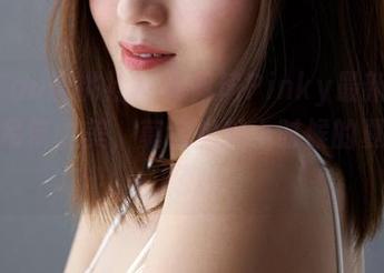 MiiTao蜜桃社 - 看佩琦Pinky最新的写真，吊带之美，莫名想起小时候的夏日回忆。