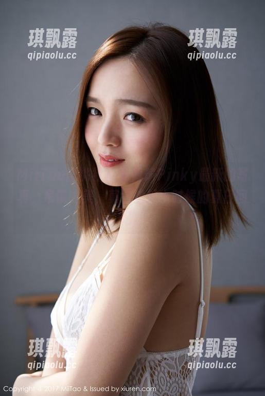 MiiTao蜜桃社 - 看佩琦Pinky最新的写真，吊带之美，莫名想起小时候的夏日回忆。