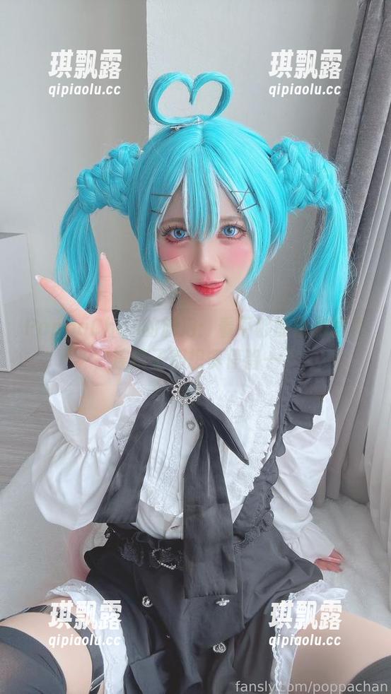 PoppaChan的旗袍：看不够的优雅写真，连镜子都想多停留一下