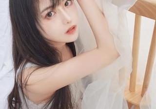 Shika小鹿鹿的泳池，有福利的字眼，图集里绕动的都是夏日的气息。