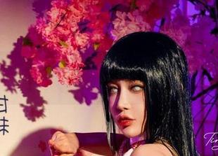 女学生写真,Tiny Asa在这里展现的不只是书本,还有些不可名状的情绪。