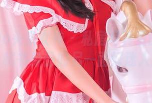 TouTiao头条女神 - 私房写真里的周熙妍，秘书身份的另一面好迷人。