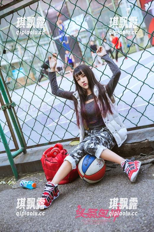 TouTiao头条女神-艾小青 TouTiao头条女神 - 艾小青的浴室漫游,图库来了一场小聚会!