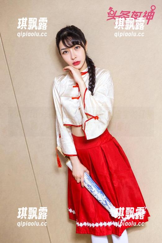 TouTiao头条女神 - 你见过鱼宝宝的红裙吗？高清版肯定要下载回家！