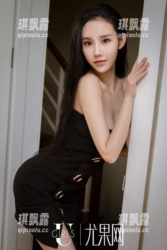 UGirls尤果网 - 倪叶腾的温柔图片，一种说不出的舒服感，像是温暖的风轻抚脸颊？