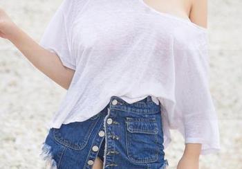 UGirls尤果网 - 美图汇：颜爱泽的短裤，真是人间一绝！