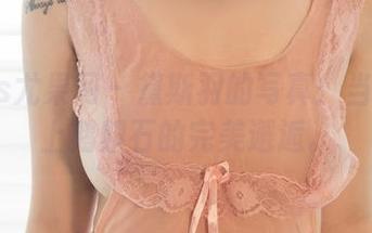 UGirls尤果网 - 黛斯羽的写真：当美足遇上鹅卵石的完美邂逅。