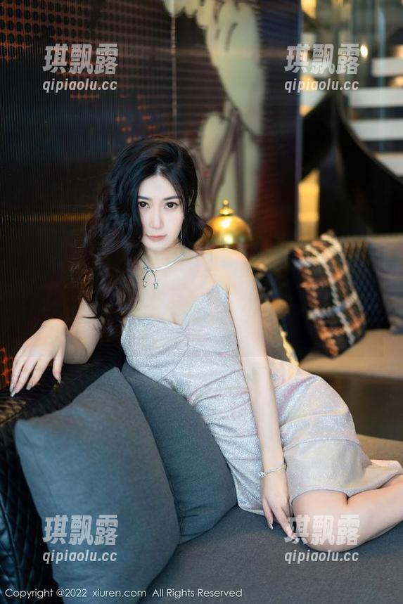 Xiuren秀人网 - 当空姐变成了博主，周慕汐的套图让人羡慕嫉妒恨，不小心就要掉进她的云海。