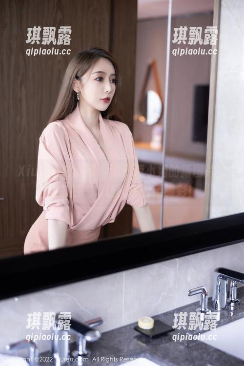 Xiuren秀人网 - 方子萱小姐的新图片，女王的气场让人想为她喝彩！