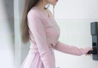 Xiuren秀人网 - 李丽莎清纯图集上线！不定制也能看到她的真面目！