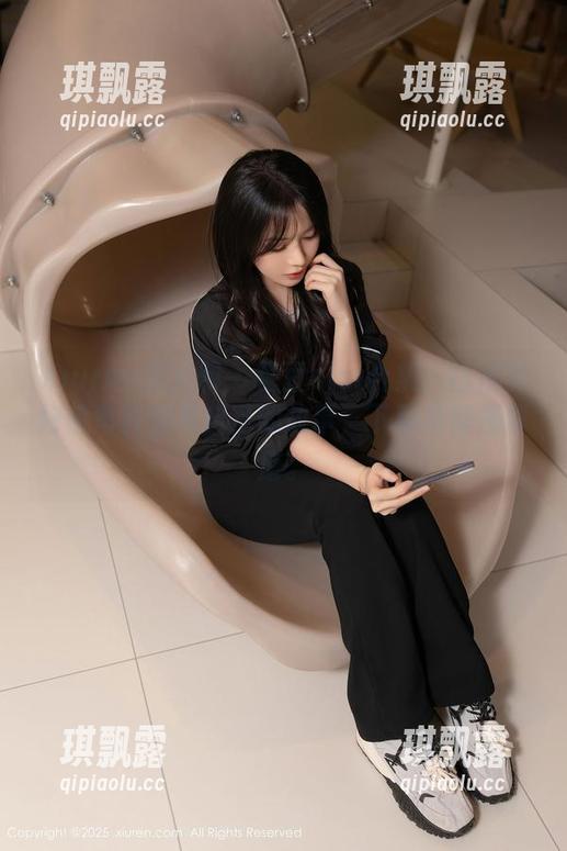 Xiuren秀人网 - 糖豆sisi合集：白衬衫好像每件都有自己的故事，下载后慢慢琢磨。