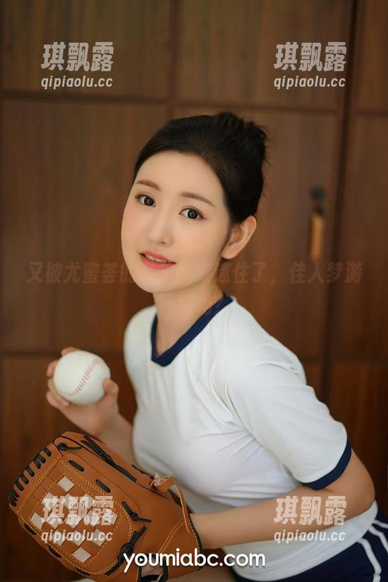 YouMi尤蜜荟 又被尤蜜荟的私拍图集迷住了,佳人梦游现场吗?