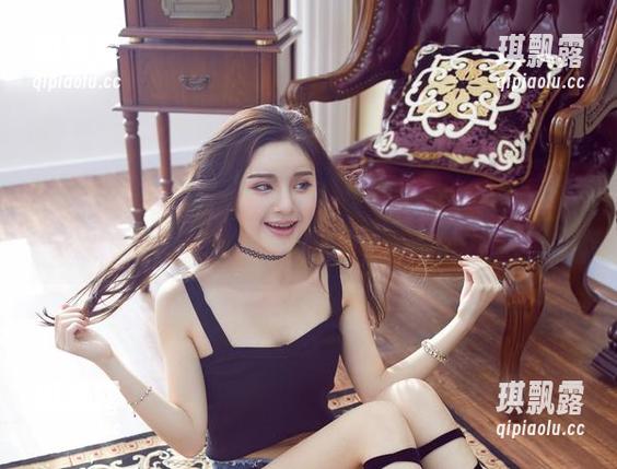 YouWu尤物馆 - 陆萱萱Cecilia的旅拍图集，展示了哪里都是独特风景——可她的姿态更吸引我。