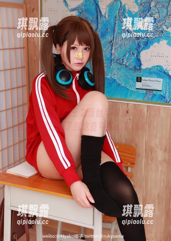 nyako喵子大魔王 nyako喵子大魔王之蕾丝与多重人格,这照片让我想到了我这些年的追星体验!