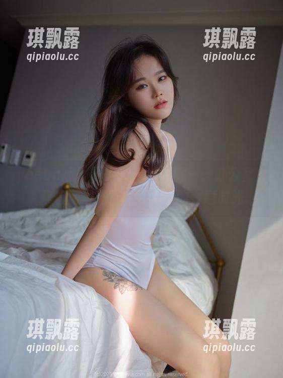 yeeun孙乐乐 yeeun孙乐乐的Loozy收藏——办公室女孩假期写真,告别键盘的惬意时光