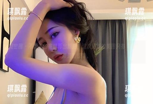 不爱笑的赛琳 微密圈 - 不爱笑的赛琳再出新招,这次更新的美图只有“黑丝”带来的惊艳。
