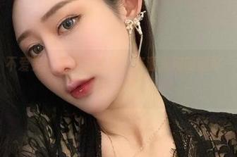 微密圈 - 不爱笑的赛琳穿校服，资源来得刚刚好——可还会再见？
