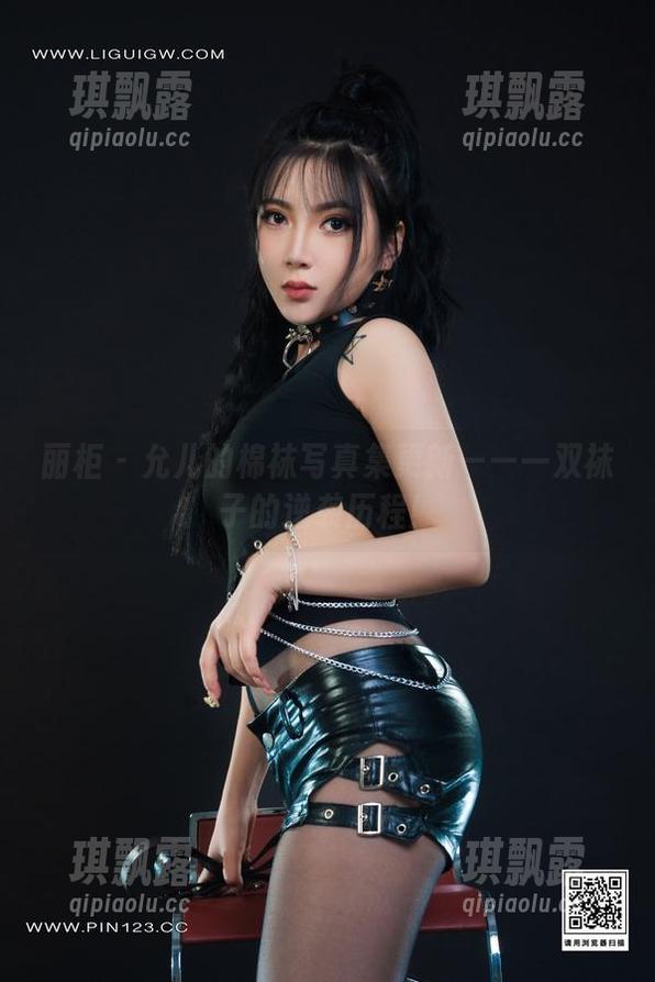 丽柜-允儿 丽柜 - 允儿的棉袜写真集更新——一双袜子的逆袭历程!