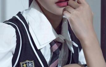 丽柜 - 小心！左左美足无圣光写真的存在可能引起“不自觉的舔屏”！