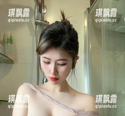 微密圈 - 乙醇子的私拍图集，腿不只是在走路，还是一种优雅的叙述呀。