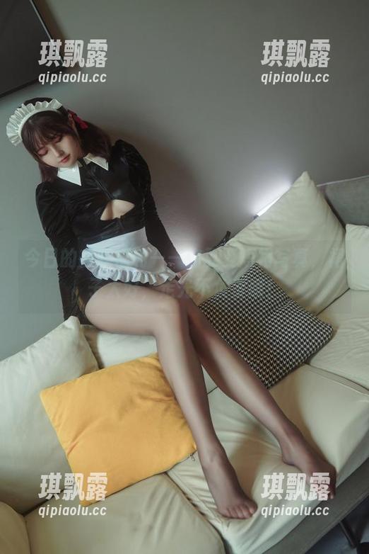 今日的在线福利——你夏夏短裙写真，裙子太好，走光不负责哦！