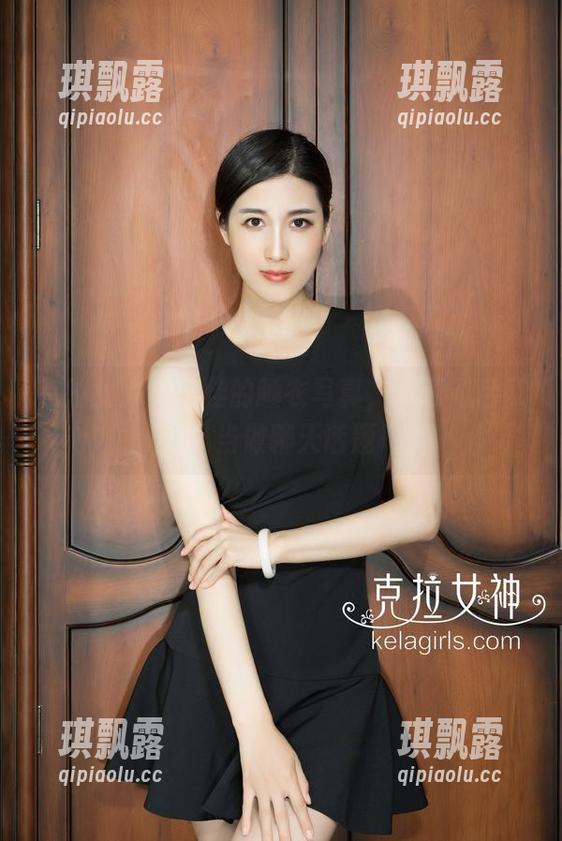 克拉女神 - 吕佳的睡衣写真，下载到后可以当做聊天话题