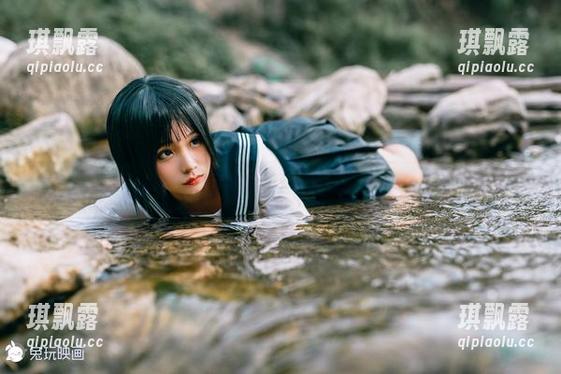 兔玩映画最新百合套图：无意间的甜蜜，让人捉摸不透