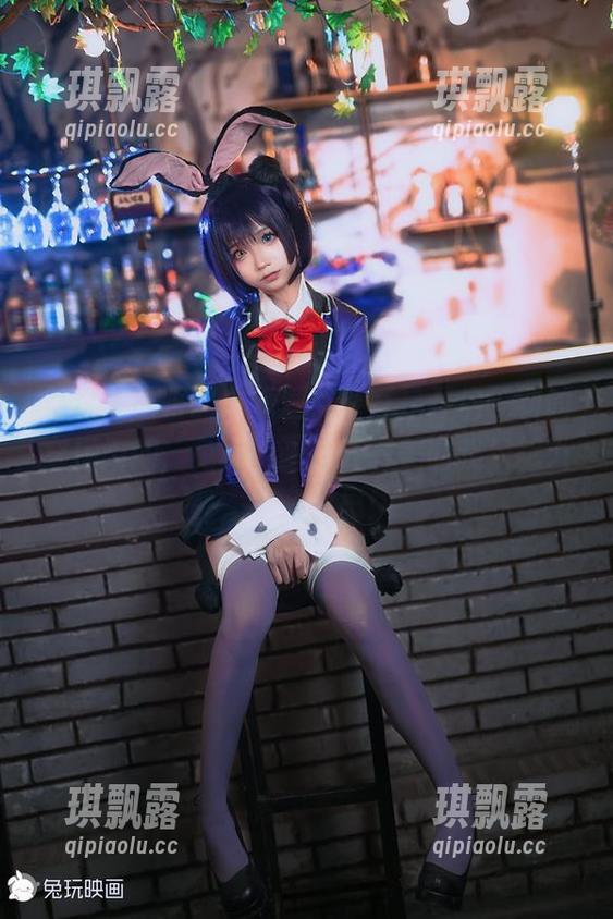 那套体操服配个烧酒，简直是开启了新的穿搭天地，兔玩映画的分享美图我只想说，真有意思！