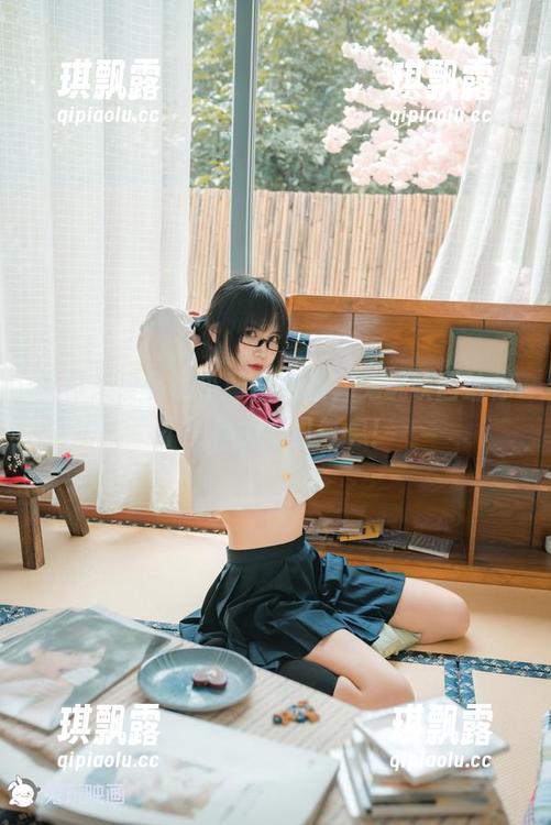 可可爱爱私房小黄帽女孩，兔玩映画给你不一样的春日气息！