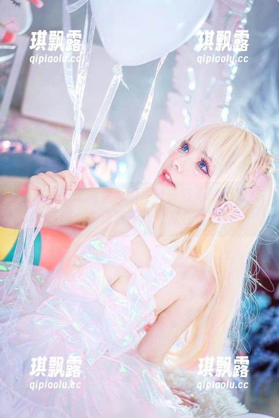 看这六二二同学w的写真，赛马娘萌得没道理，东海帝王却默默在旁边…