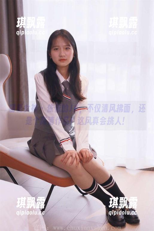 初夏女神 - 依依的JK，不仅清风拂面，还是个高清作品！这风真会挑人！