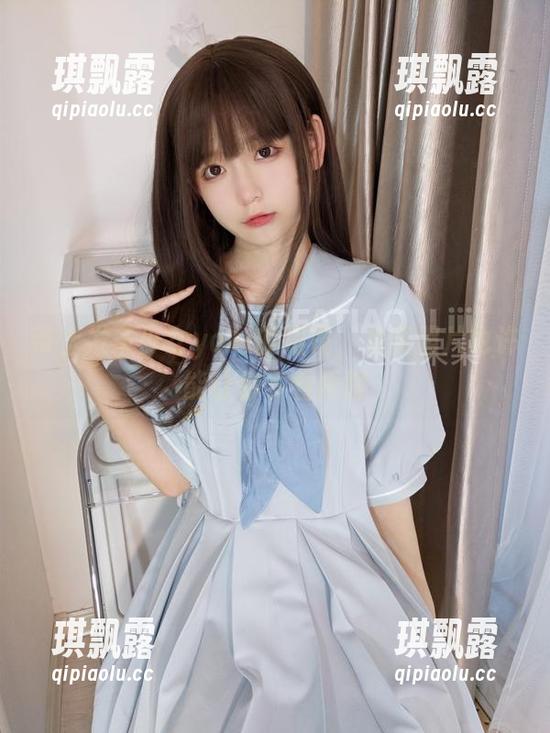 带上发条少女yoki的眼镜，免费照片也许能让你多看两眼
