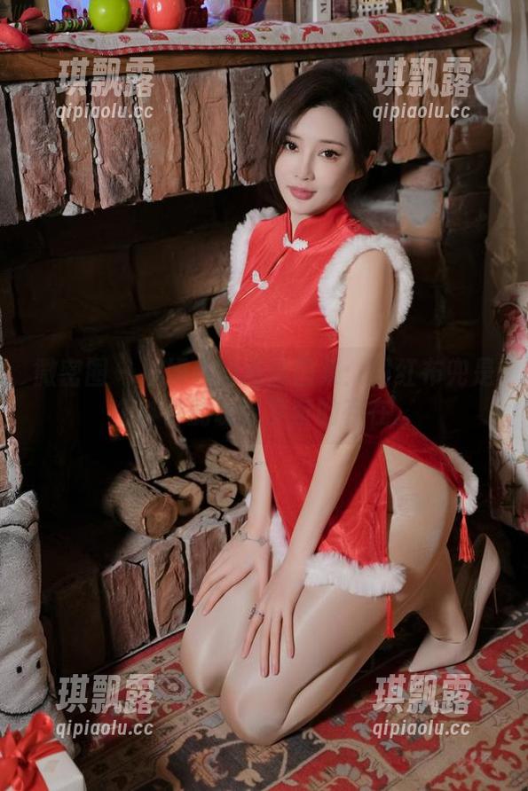 微密圈 - 周妍希的私房图集：圆红布兜是个神奇的魂牵梦萦的存在。