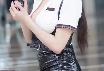 学妹那身cos，坏露露香宝你太会挑了。