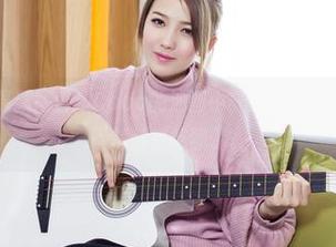 头条女神 - 最新图包：Coco的油画小美女，穿越回文艺复兴，画笔都快吃醋了。