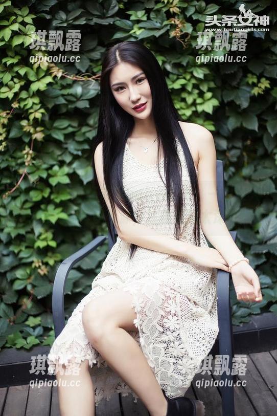 头条女神 - 杨漫妮baby的JK：一组让人想进入的套图资源，注意别陷太深哦！