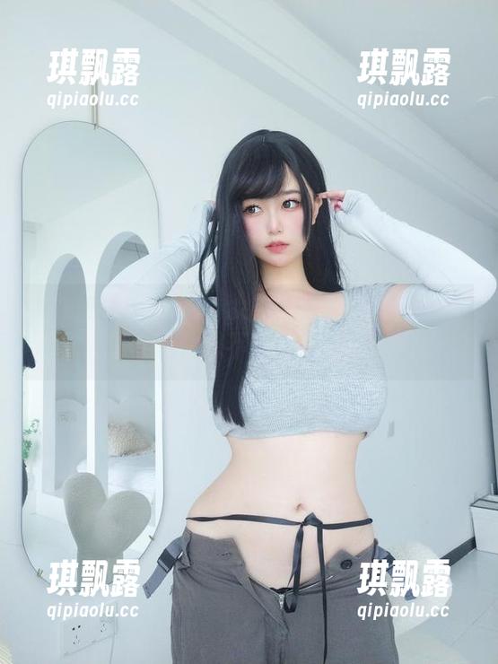 睡衣的神奇魔力：女主K的套图更新又来了，就穿这件想不想给我点印象呢？