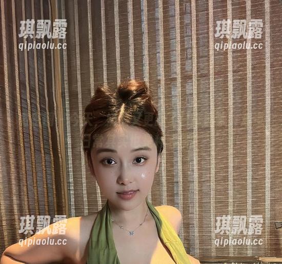 微密圈 - 今天，奶雯又更新了日常图集，难道日常其实也是种表演？