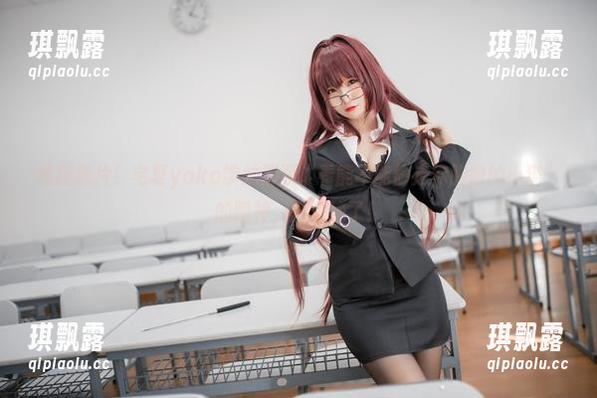 最新照片！宅夏yoko学妹那双“看能不能偷走你胸前的小猫”的眼神，真是绝了！