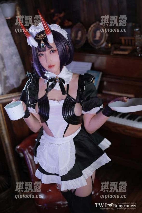 小容仔咕咕咕w 小容仔咕咕咕w的rabbit×贰,照片里有错位的美感和兔子般的萌态!