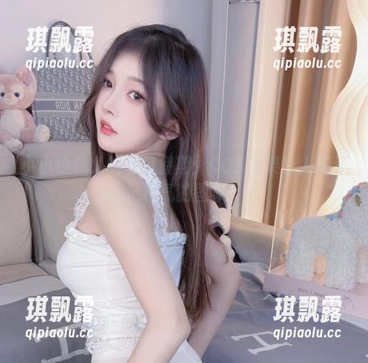 小小奶瓶儿的夏日假期：COS效果让人喘不过气的图集
